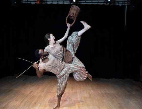 Early Weaves Theatre Performance Review