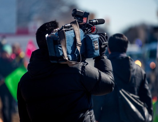 4 Ways to Detect Media Bias and Step Out of the Partisan Bubble