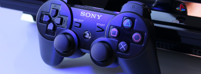 Sony to keep stores for PlayStation 3 and Vita open after fan backlash