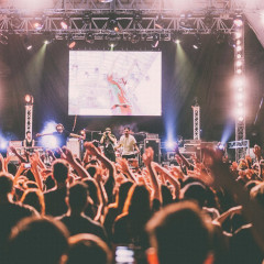 How to: Feel more comfortable attending concerts alone
