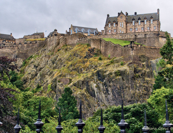 Anti-Lockdown Protesters Claim to ‘Lay Siege' to Edinburgh Castle