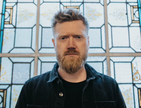 Singer-Songwriter Gareth Dunlop masters commanding power-pop with new single 'Church'